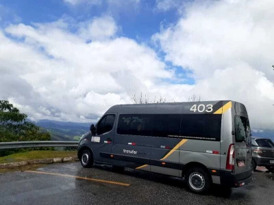 Locação de vans para excursões 